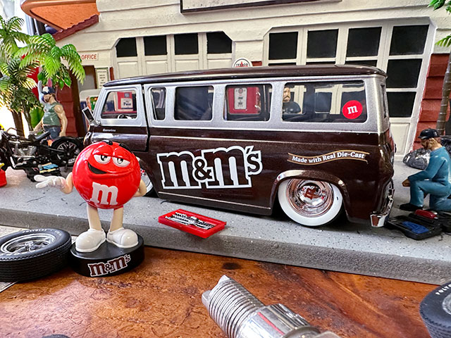 楽天市場】Jada m&m's レッド 1965年 フォード エコノライン ダイ