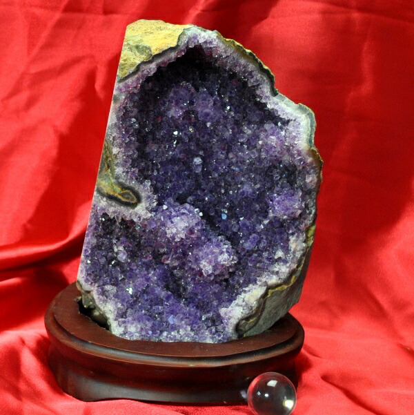20cm弱のアメジストの置き物(台座付)