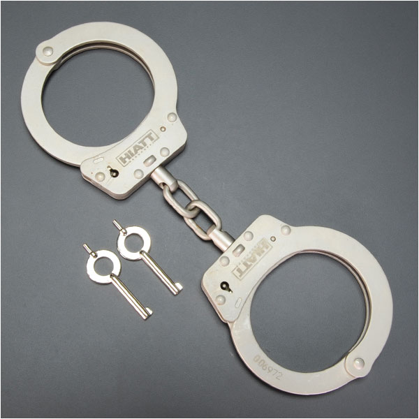 イギリス「HIATT」社のアンティーク鉄製ハンドカフ 鍵付き