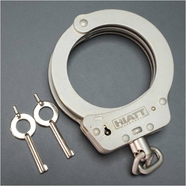 イギリス「HIATT」社のビンテージステンレス製ハンドカフ 鍵付き