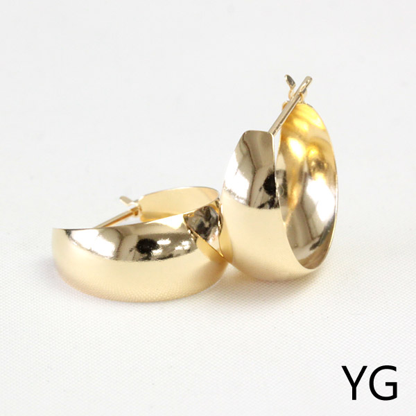 楽天市場】フープピアス K18 7mm×15mm ムーンピアス クロッシング