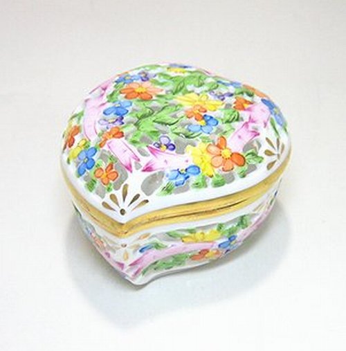 Herendすかしボンボン入れ ヘレンドハート型透かしボンボン入れハンド