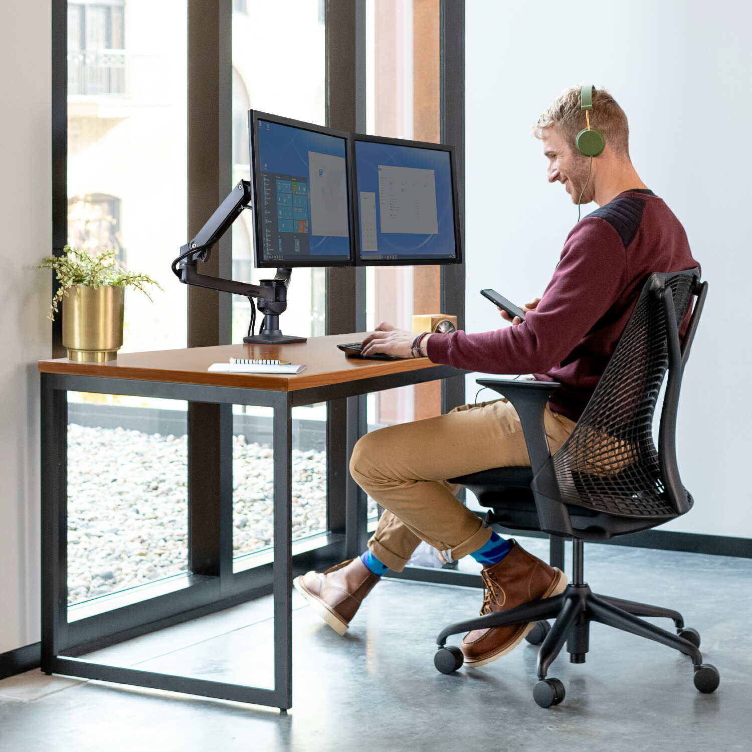 エルゴトロン モニターアーム（*2）とトレイ エルゴトロン（ergotron