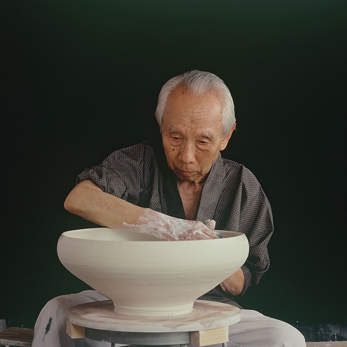 中村清六 】白磁の伝統 高麗庵 清六窯 中村清六作 白磁 壷。