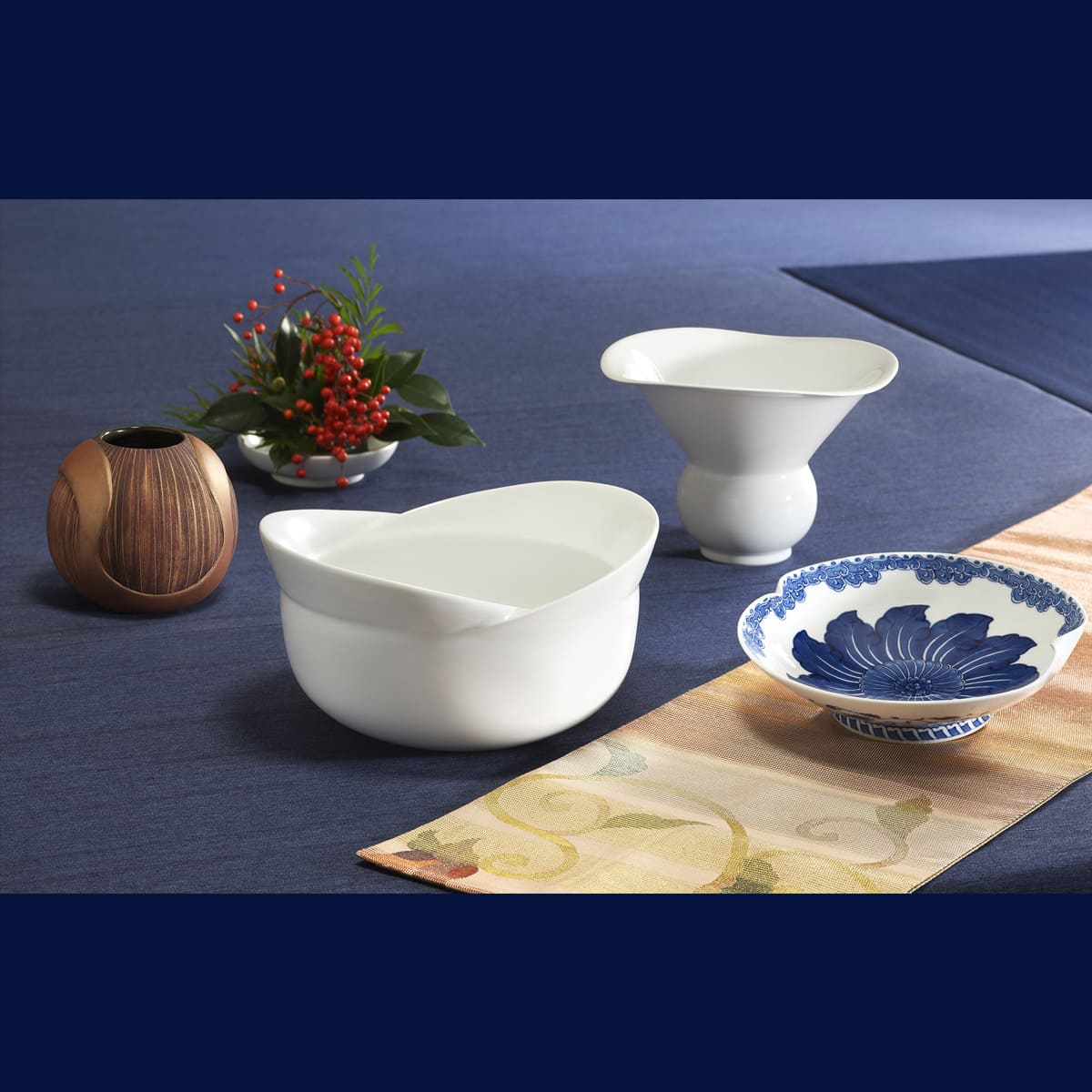 2592 有田焼 中村清六 白磁器 花瓶 花文 未使用 公式】有田焼 高麗庵清六窯