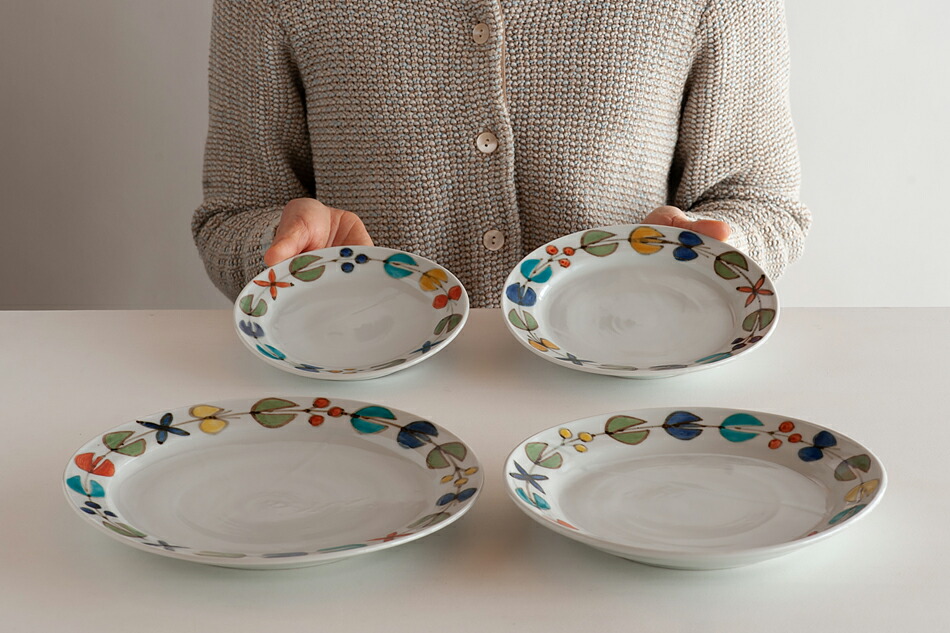 色絵磁器蝶図壺 (未使用 新品同様) 色絵磁器蝶図壺 (未使用 新品同様