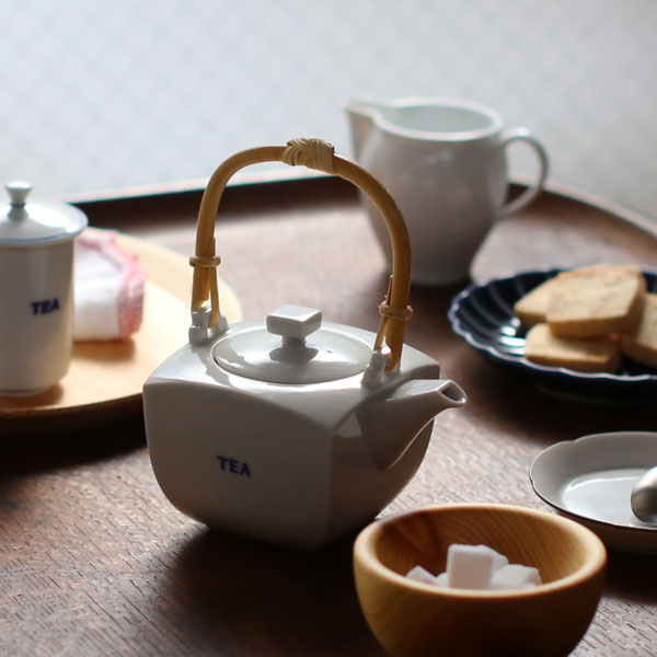 楽天市場】上出長右衛門窯 TEA字 角急須 小 九谷焼 染付 急須 磁器