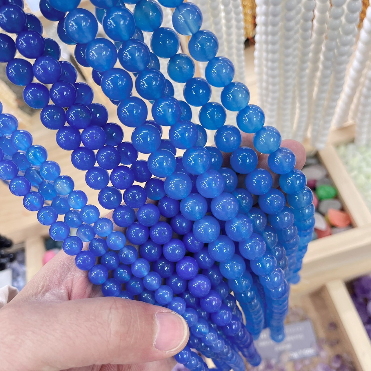 楽天市場】ブルーアゲート 青瑪瑙 4mm 1連 約38cm 半連 約17cm 天然石