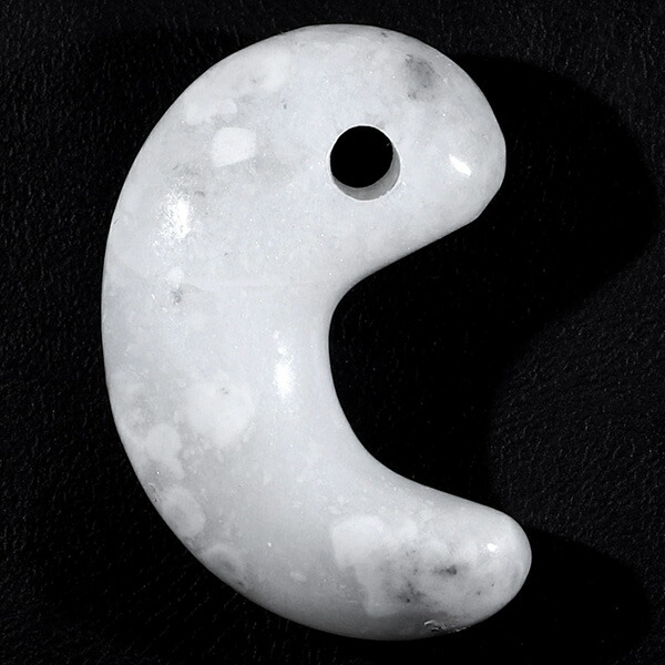 ✳ガラス質のアイスジェイド氷 糸魚川翡翠勾玉 極上高品質‼️ 鑑別書付