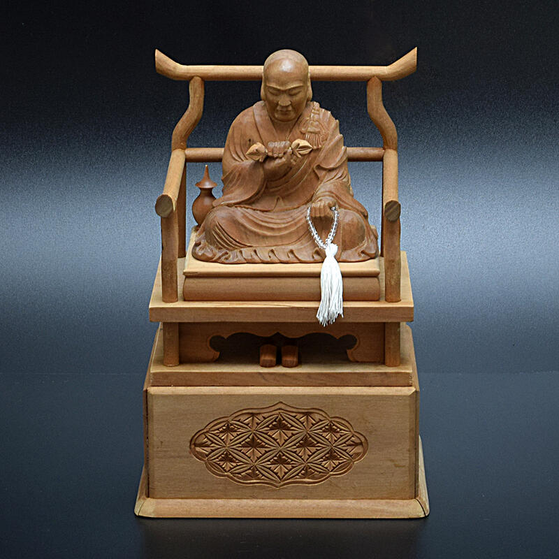 楽天市場】【仏像】弘法大師像 2寸3分（高さ約17.5cm）インド白檀製