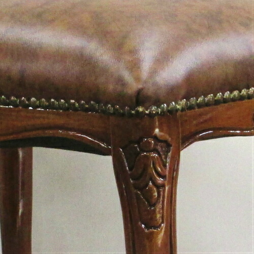 彫刻顔の木製スツール イタリア製1930年代 本革 彫刻顔の木製スツール