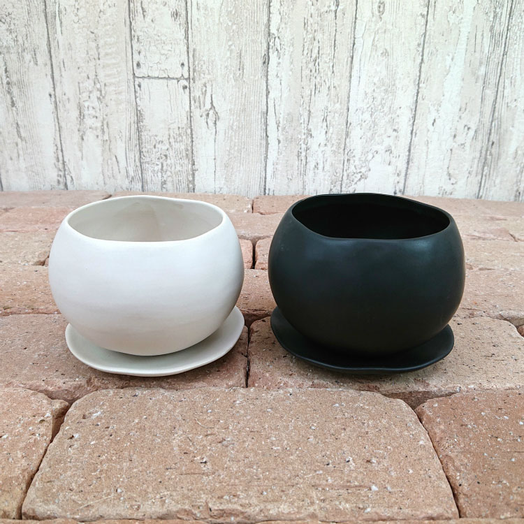 陶器製卵型壷 木製ハンドル付き 陶器製卵型壷 木製ハンドル付き