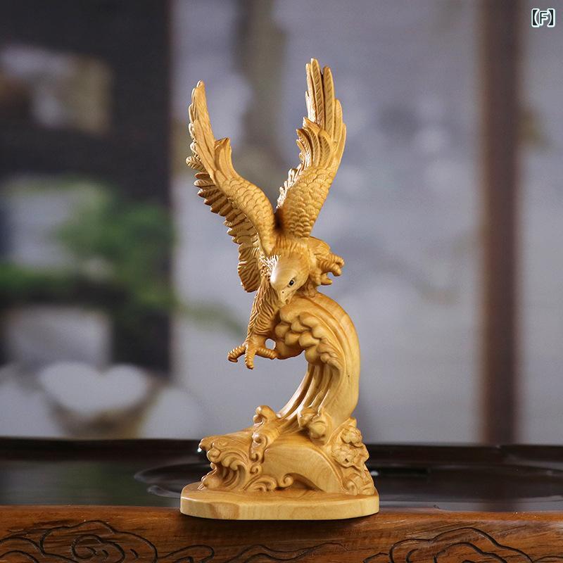 木彫り置物 木に鷲 木製 ゴールド 鷲の羽 彫刻 約20cm お座り ニワトリ