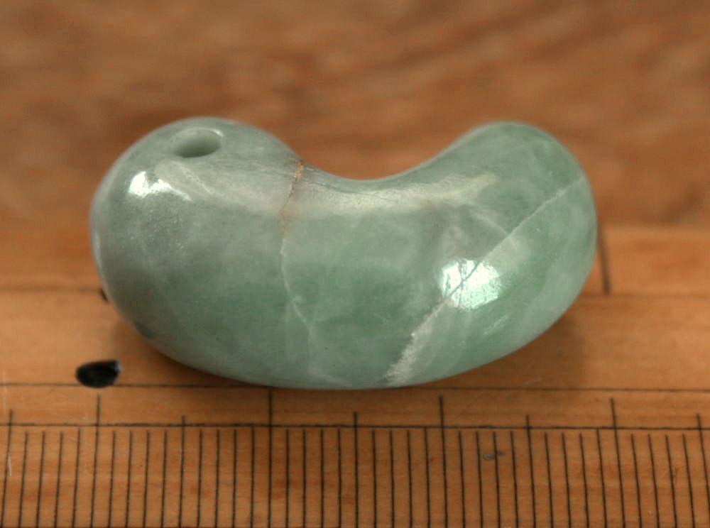 7月末まで】糸魚川翡翠 勾玉 スレンダー 7月末まで】糸魚川翡翠 勾玉