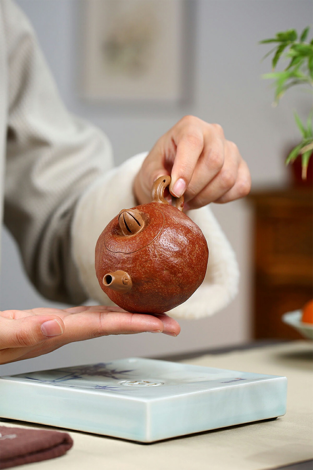 中国中国宣興銘紫砂朱泥宝瓶急須茶壷VR8282