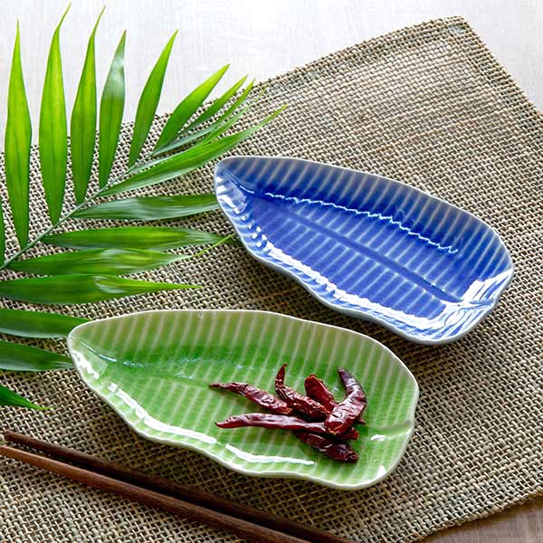 緑色の陶器製浅皿