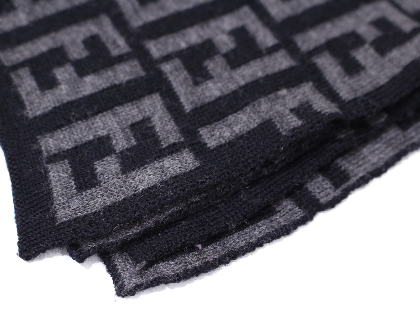 FENDI フェンディ マフラー ウール100% 黒 グレー ズッカ柄