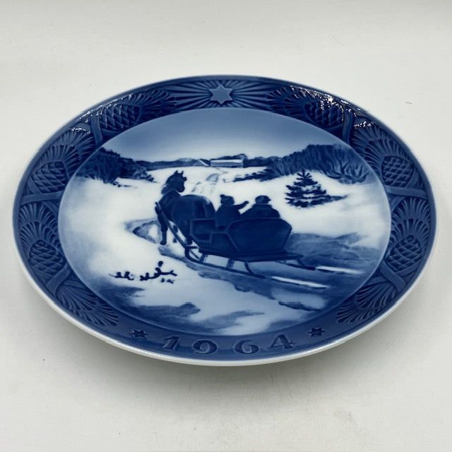 1964年「クリスマスツリーを採りに行く」イヤープレート ロイヤル