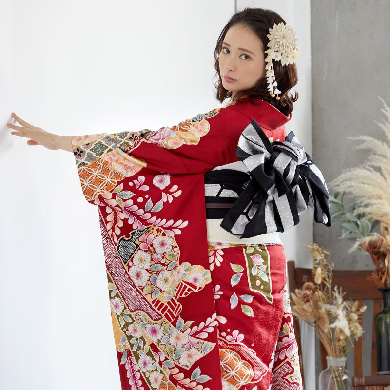 振袖フルセット豪華振袖 駒刺繍 舞蝶花丸文 金彩 正絹 ◾️豪華正絹