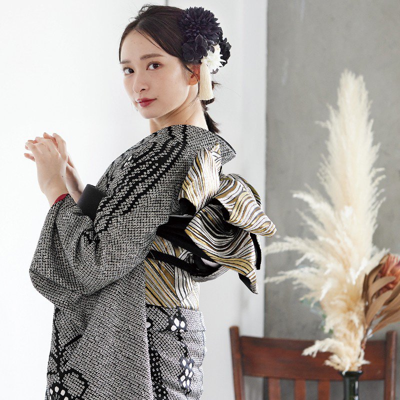 正絹 絞りの振袖 菊柄に金駒 正絹 絞りの振袖 菊柄に金駒