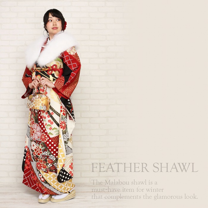 振袖（緑）、袴、（茶色）、帯（黒金）、フェザーショール（白、ピンク