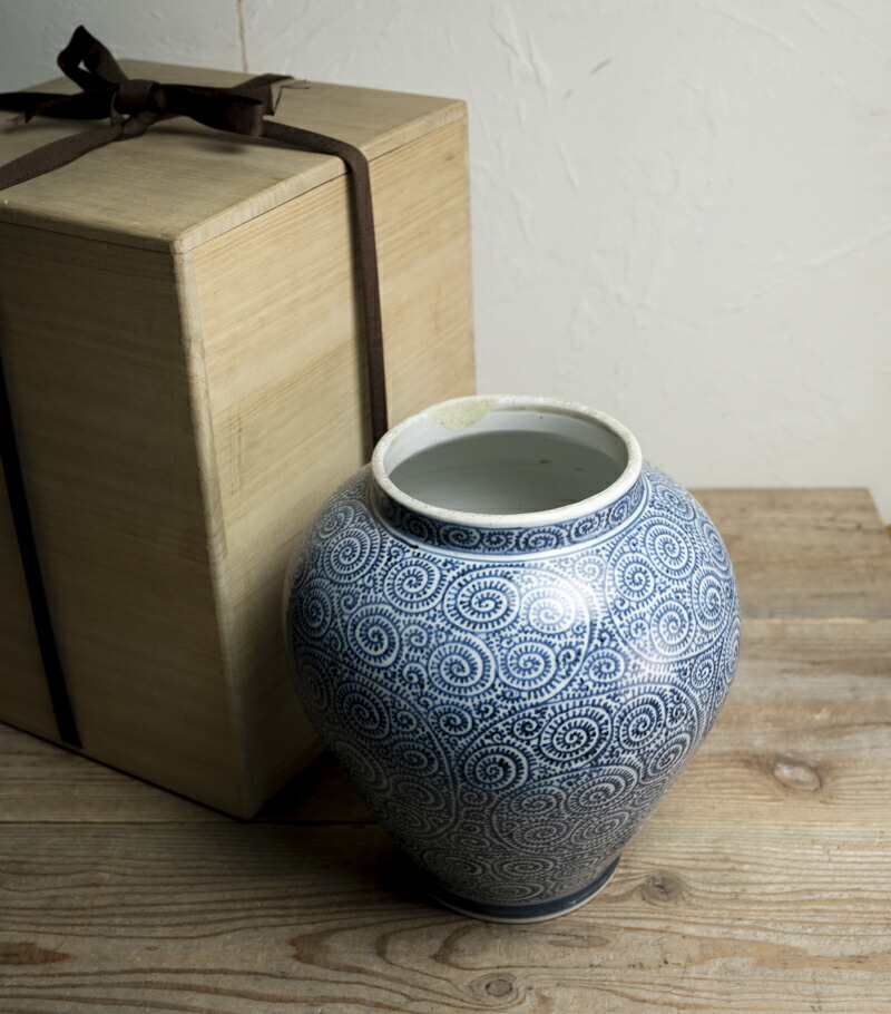 古伊万里染付壺（江戸時代）