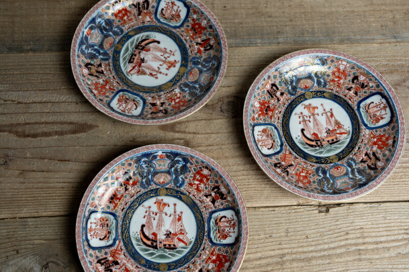 伊万里焼 古伊万里 錦手 南蛮人黒船文 飾皿 在銘 N R6747