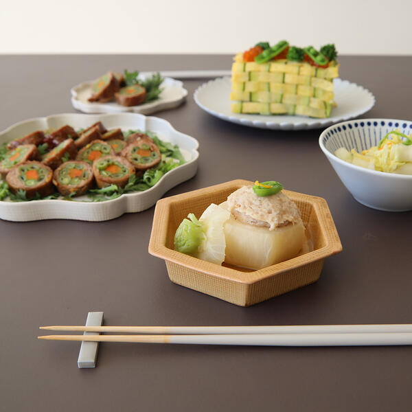 ☆ 利茶土ミルグリム 作 瀬戸釉六角花入 共箱 B2 作品紹介 ｜ Works