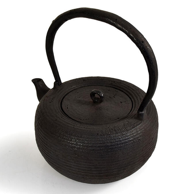 楽天市場】南部鉄器 桐箱入り 小泉仁左衛門作 大糸目文姥口平丸形 鉄瓶