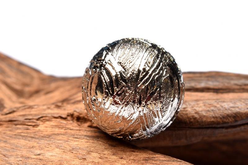 アルタイ隕石 勾玉 隕石 ペンダントトップ メテオライト鉄隕石 重さ