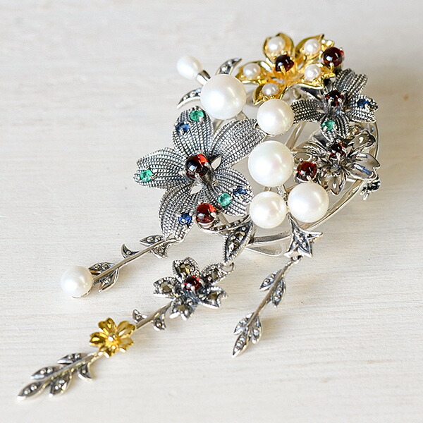 浮彫りブローチ パール・エメラルド付き 浮彫りブローチ パール