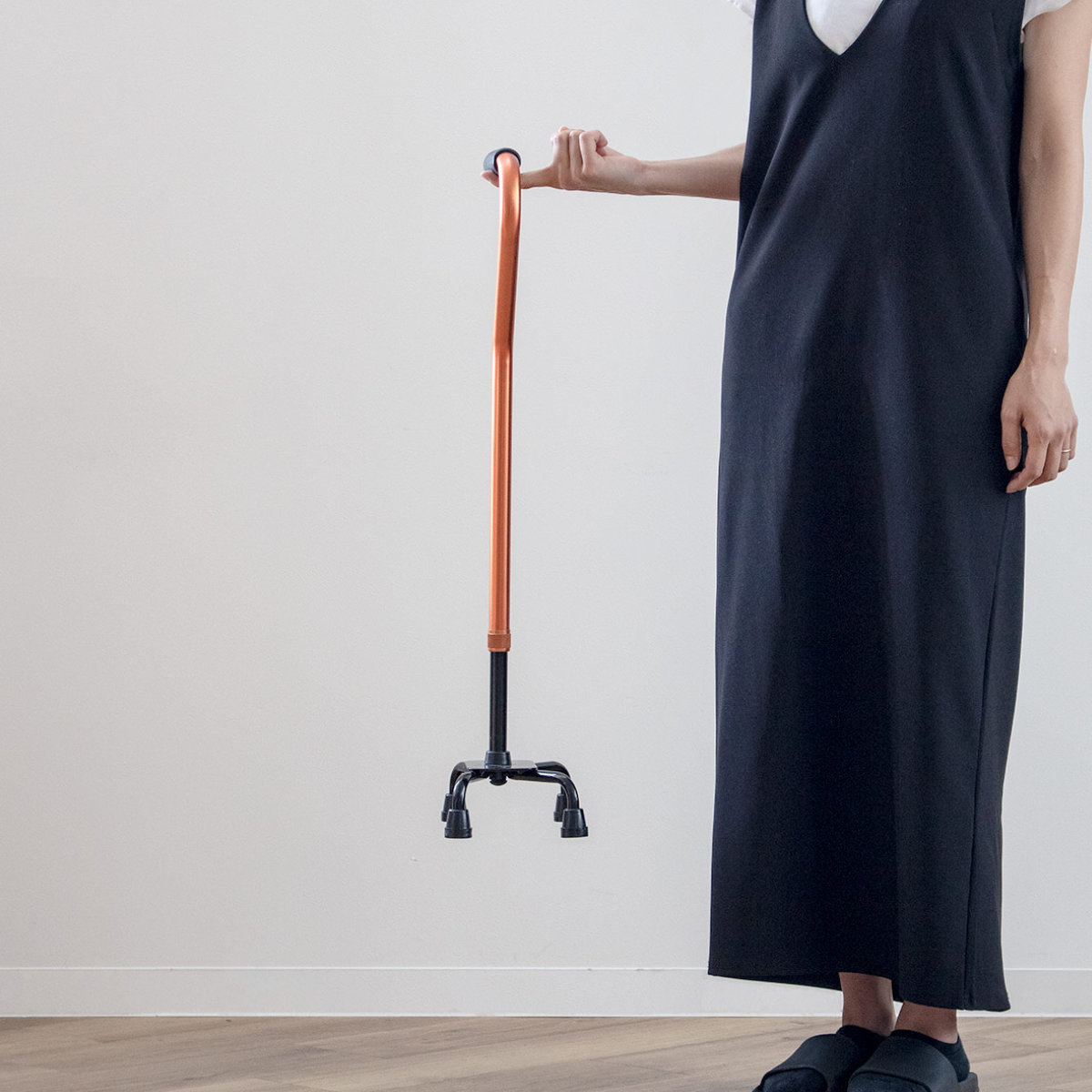 楽天市場】杖 4点杖 アルミ製 軽量 ステッキ 多点杖 自立式 非課税