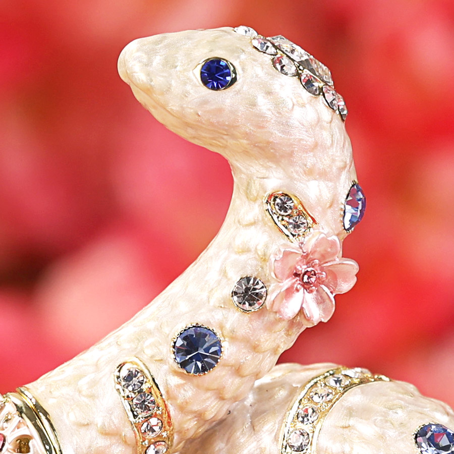 楽天市場】＜桜白蛇＞白蛇 巳年 干支の置物 ジュエリーボックス