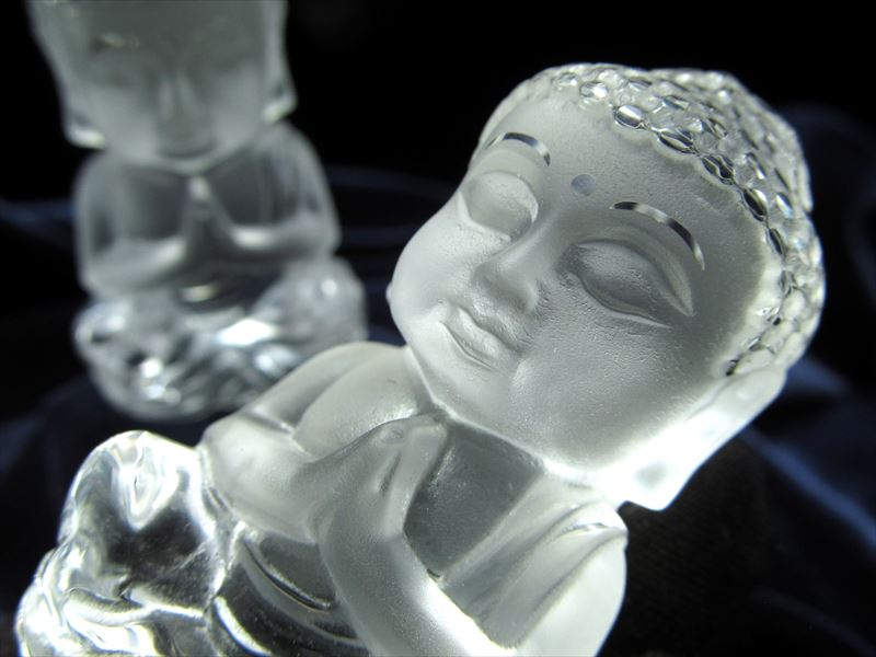 ☆天然水晶☆観音像 彫刻置物 木製台座付き