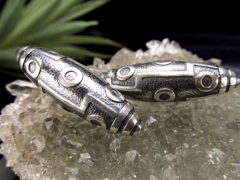 楽天市場】高純度の銀製【シルバー九眼天珠(くがんてんじゅ)】長さ約