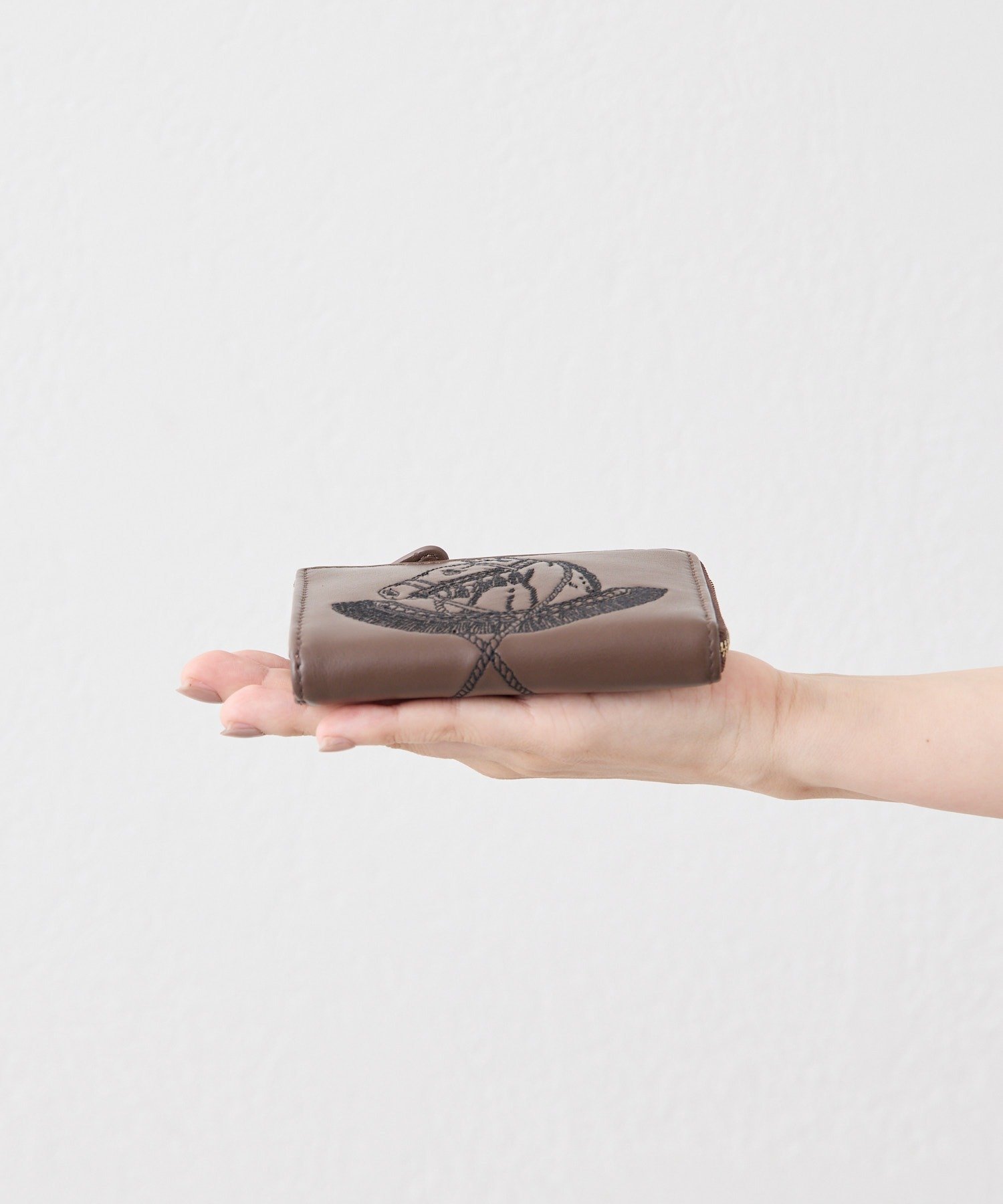 ear PAPILLONNER｜sampo×ear 本革ホース刺しゅう折り財布 | Rakuten