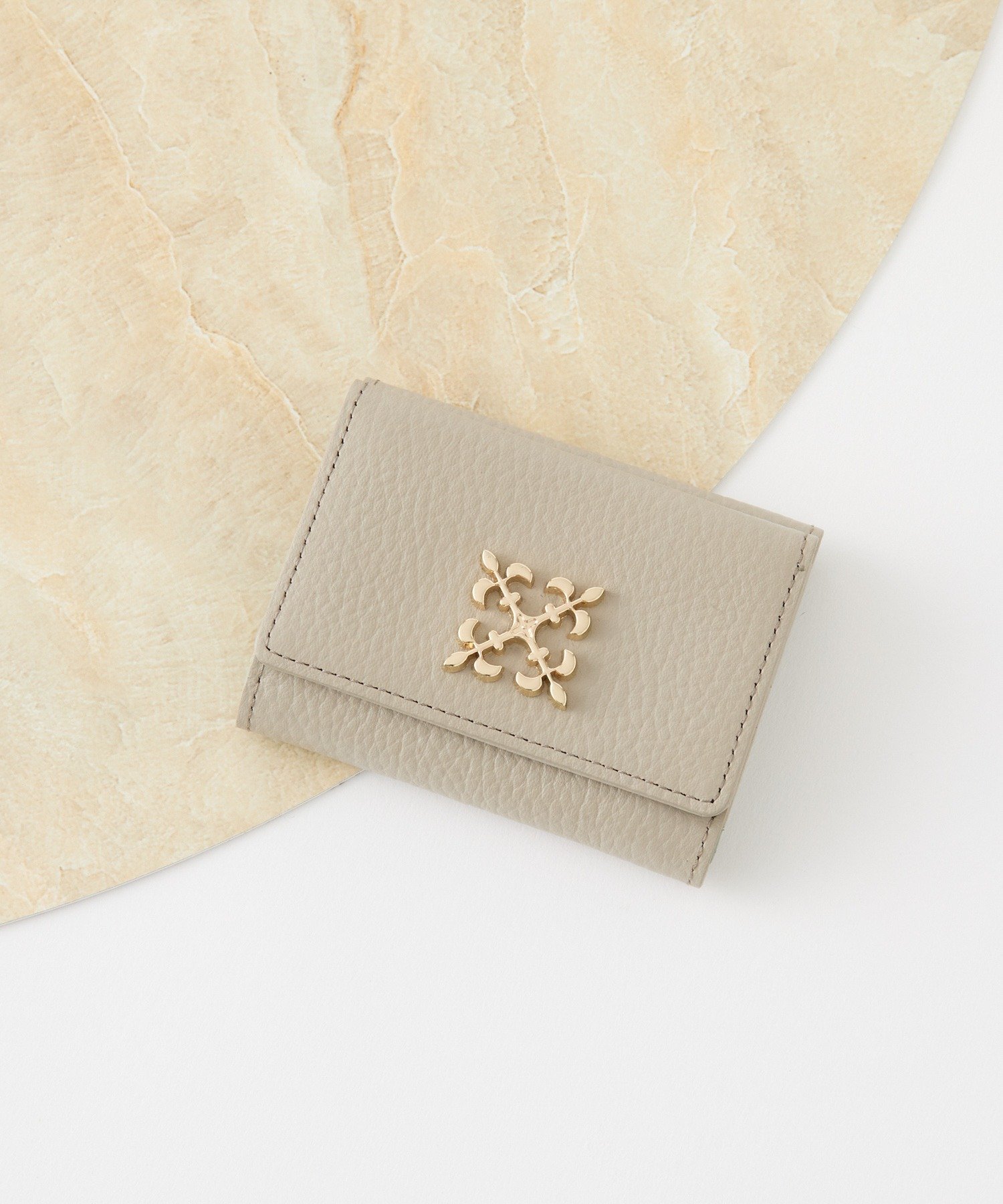 russet｜モノグラムプレート三つ折りウォレット | Rakuten Fashion