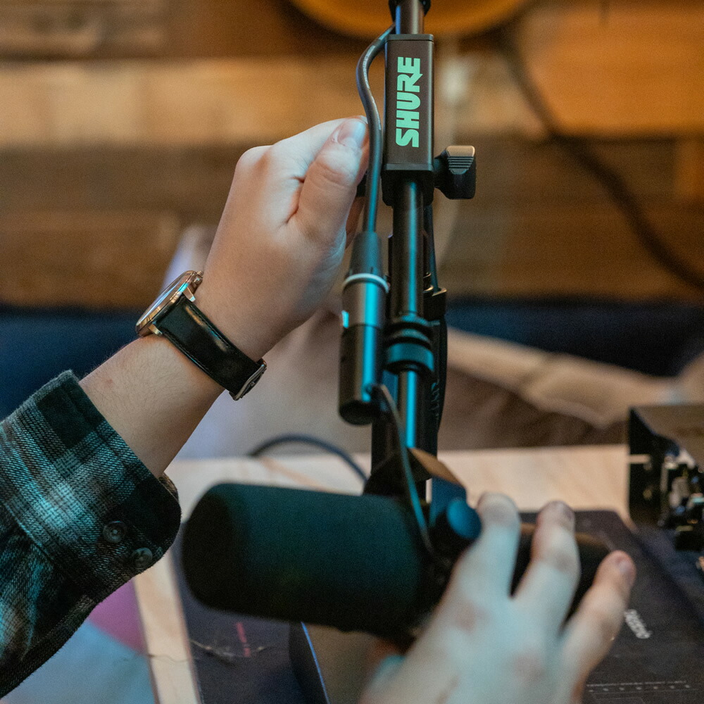 Shure by Gator 卓上マイクスタンド ブームタイプ 角型ベース Amazon