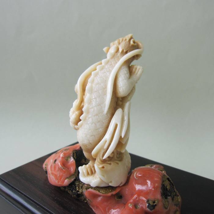 楽天市場】シナ海珊瑚 【金運・開運】 昇り龍の置物 御守 風水 干支 桃