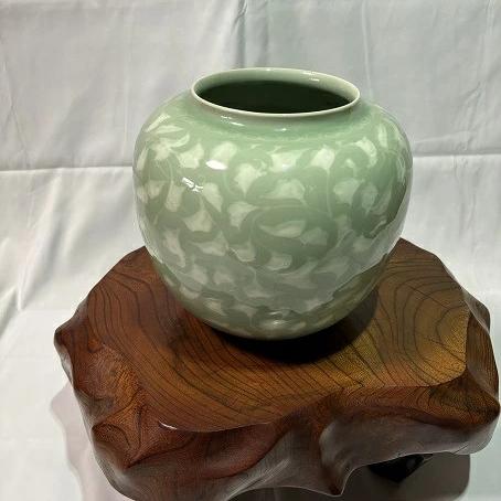 ベージュ陶器花瓶 緑色のライン装飾 ベージュ陶器花瓶 緑色のライン装飾