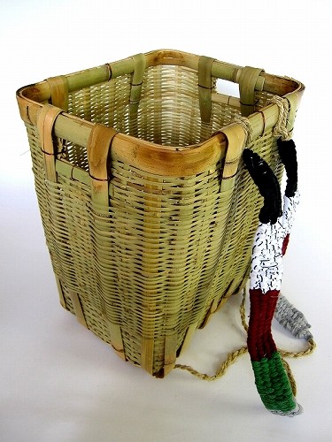 楽天市場】昔懐かしの背負いかご 角中 ひも(連尺)付き 竹製 【籠