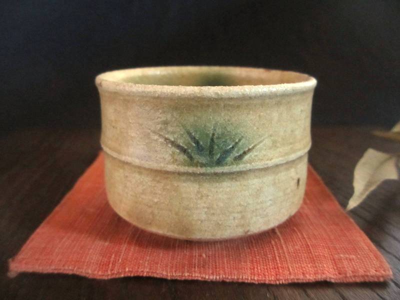 美濃焼 黄瀬戸 六角盃 桐箱付き ぐい飲み ぐい吞み 骨董品 【公式通販】