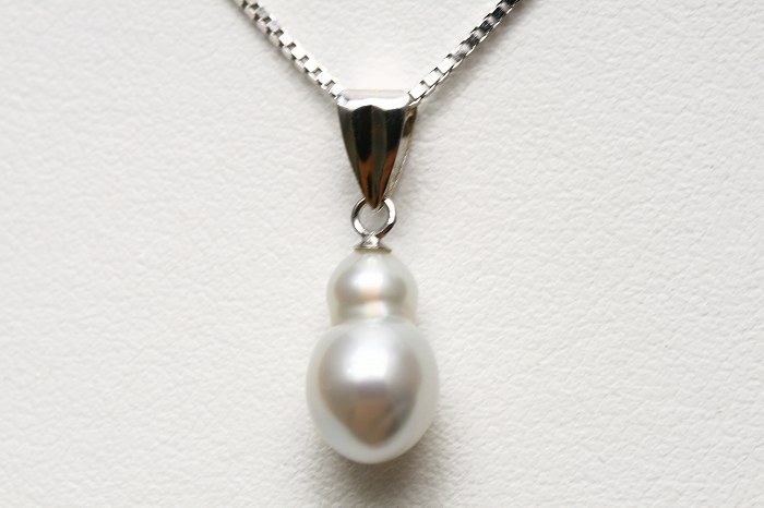 楽天市場】南洋白蝶真珠パールペンダントトップ ケシ 11×7mm ホワイト