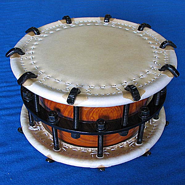 担ぎ太鼓約1.2尺締太鼓和太鼓 天然皮革ストラップ付き中古品①