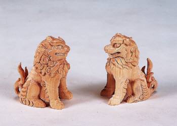 神具 狛犬 彫り物(けやき材) 木製一対1 ① 神具 狛犬 彫り物(けやき材