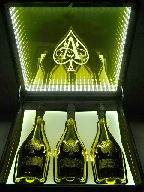 アルマンド ゴールド 750ml 専用ケース付き Amazon.co.jp: アルマンド