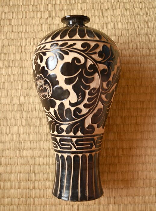 楽天市場】宋代ふう 磁州窯 壺、花瓶 黒釉纏枝紋 梅瓶/骨董 : つばきや