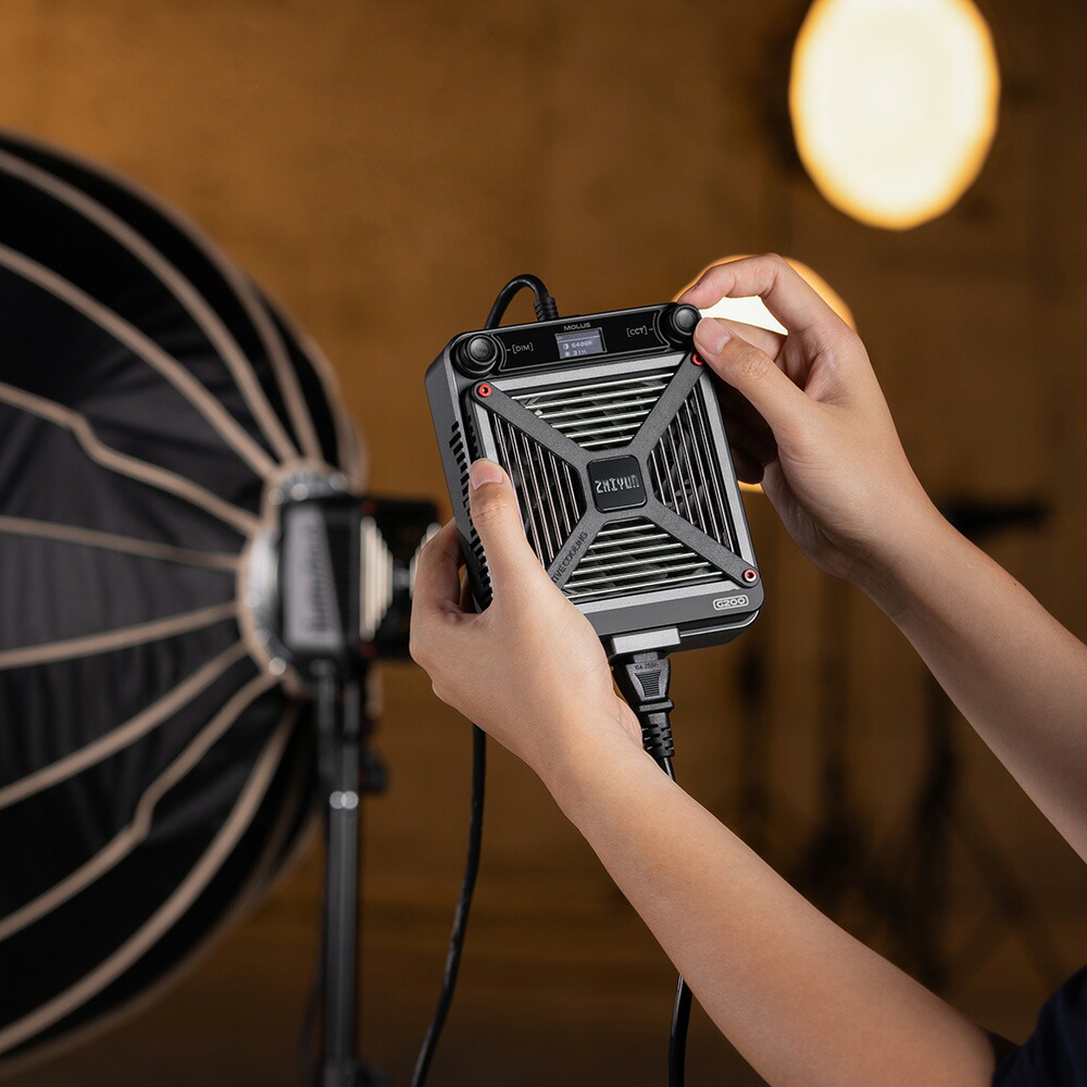 ZHIYUN MOLUS G200 収納ケース付き Amazon.com : ZHIYUN Molus G200