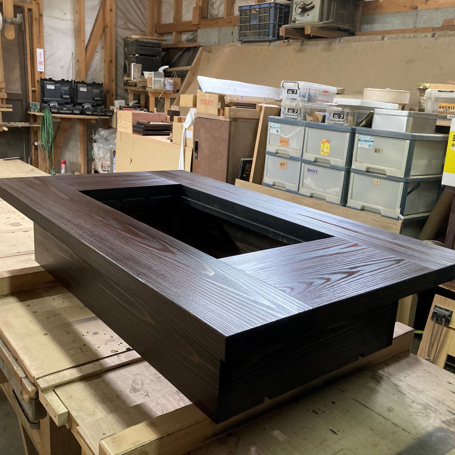 囲炉裏座卓 欅けやき 天然木 無垢材 囲炉裏 座敷机 火鉢 灰付き 富岡店