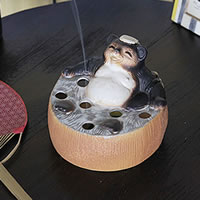 弥平次作タヌキ 陶器 蚊取り線香器アンティーク